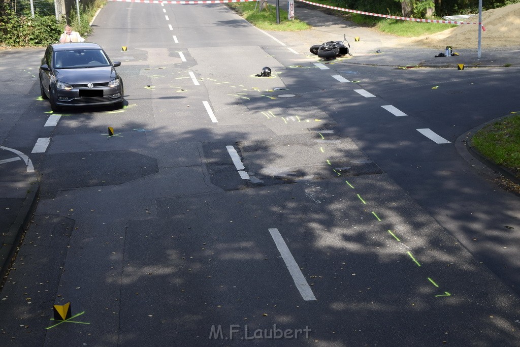 Schwerer Krad PKW Unfall Koeln Muelheim Am Springborn Cottbuserstr P117.JPG - Miklos Laubert